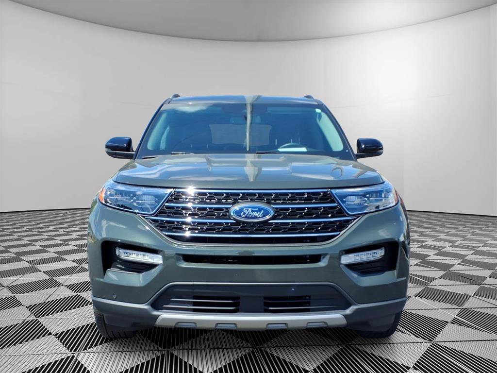 Used 2024 Ford Explorer XLT w/ Equipment Group 202A RWD image 3