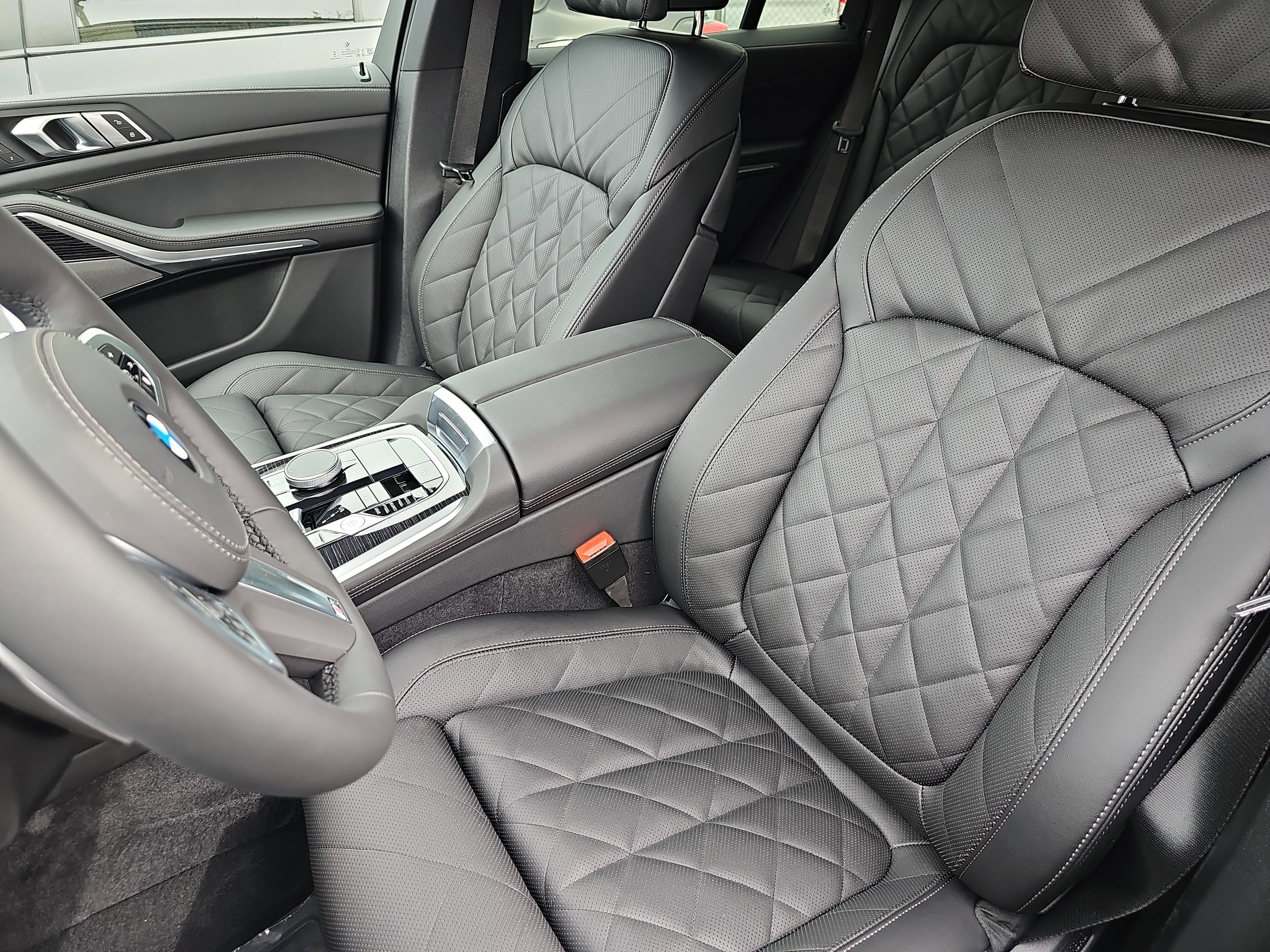 New 2026 BMW X5 xDrive40i w/ M Sport Package AWD/4WD image 17