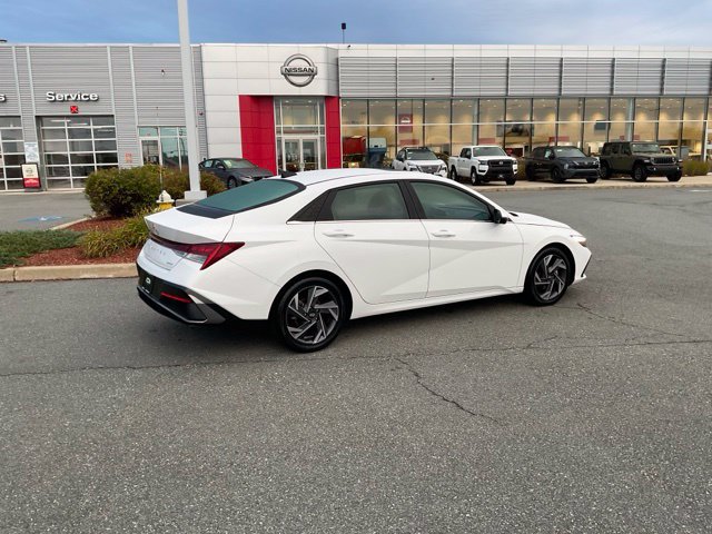 Used 2024 Hyundai Elantra Limited FWD image 6