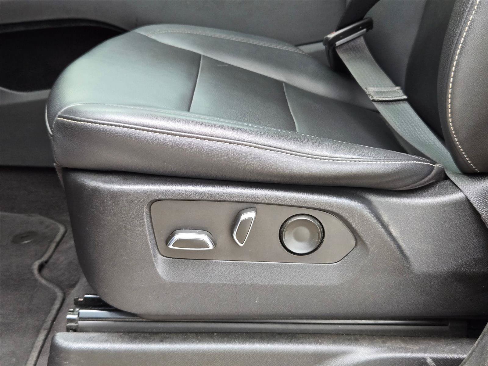 Used 2022 Cadillac Escalade Luxury AWD/4WD image 27