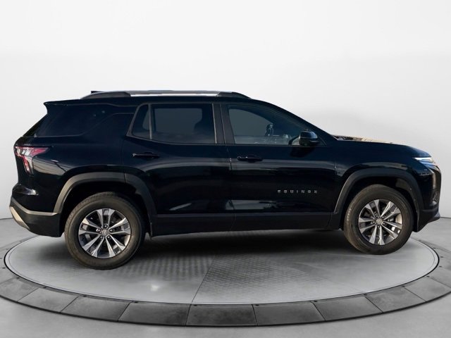 Used 2025 Chevrolet Equinox LT w/ Convenience Package II image 2