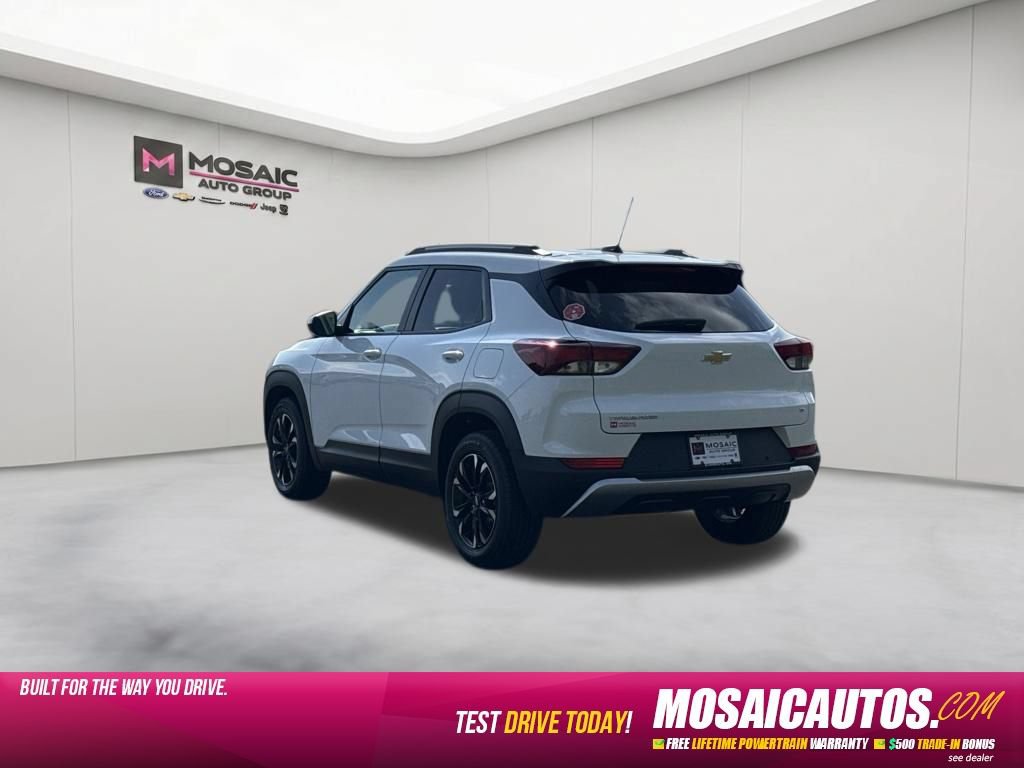 Used 2022 Chevrolet TrailBlazer LT w/ Convenience Package FWD image 5