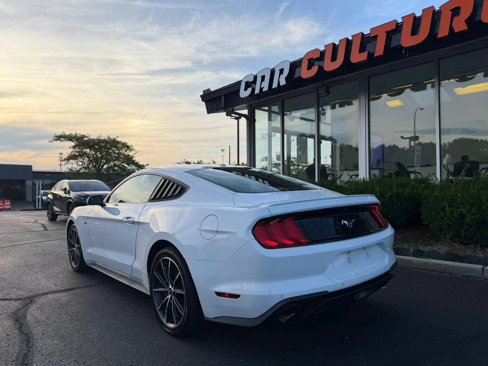 Used 2018 Ford Mustang Coupe w/ Equipment Group 101A RWD image 5