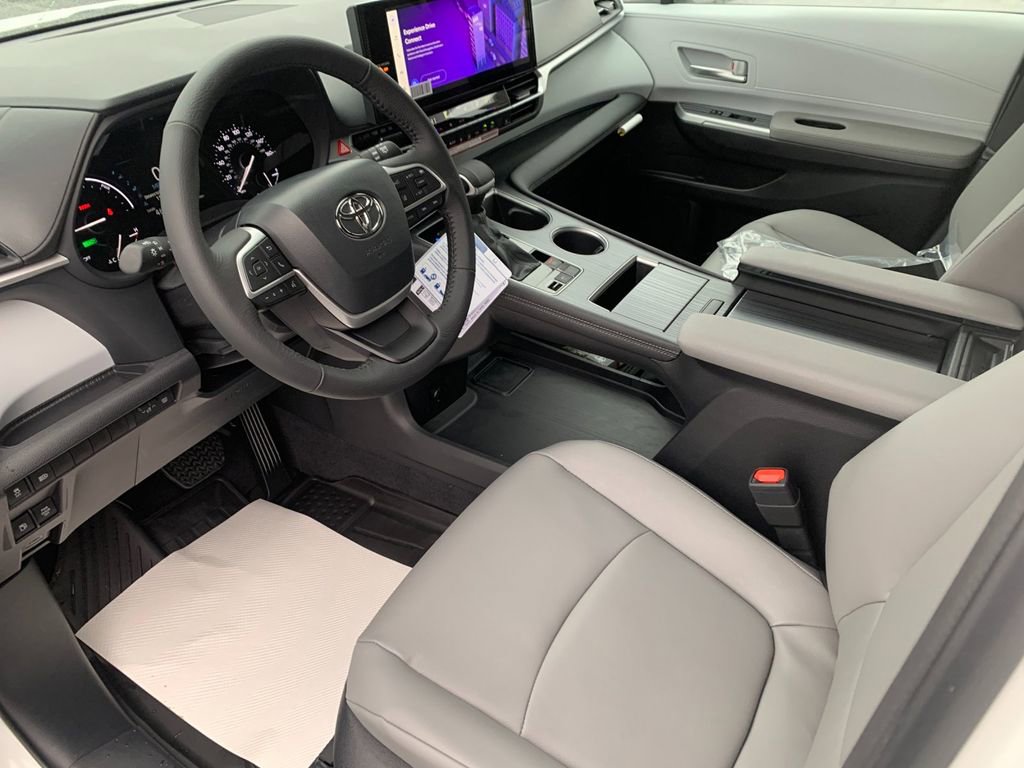 New 2026 Toyota Sienna XLE image 10