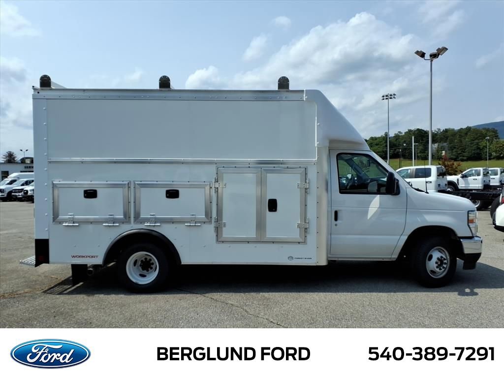 New 2026 Ford E-350 and Econoline 350 Super Duty w/ Driver's Safety Package RWD image 4