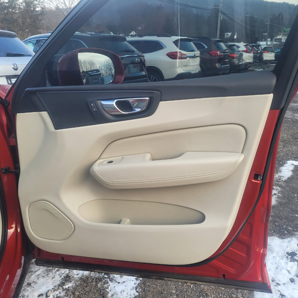 Used 2018 Volvo XC60 T5 Inscription image 26