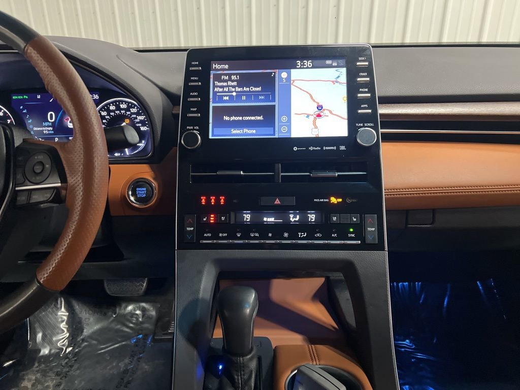 Used 2021 Toyota Avalon Limited image 13