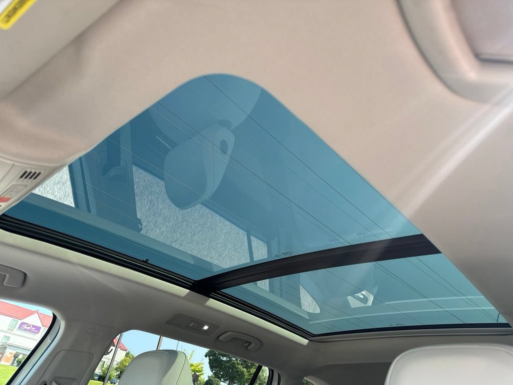Used 2021 Volkswagen Tiguan SE w/ Panoramic Sunroof Package AWD/4WD image 26