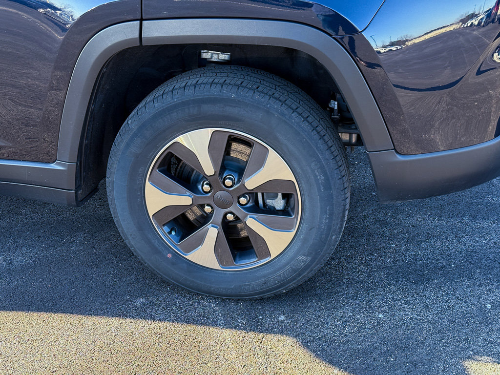 Used 2022 Jeep Grand Cherokee Limited 4xe image 3