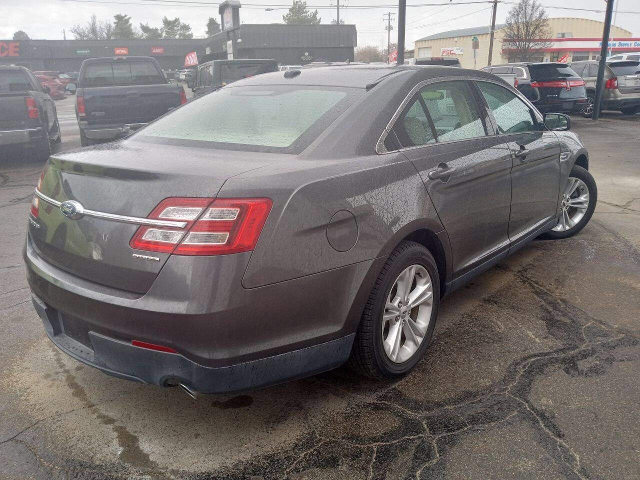 Used 2015 Ford Taurus SE FWD image 6