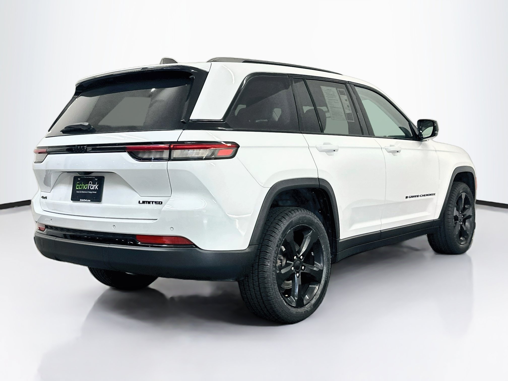 Used 2023 Jeep Grand Cherokee Limited w/ Black Appearance Package AWD/4WD image 9