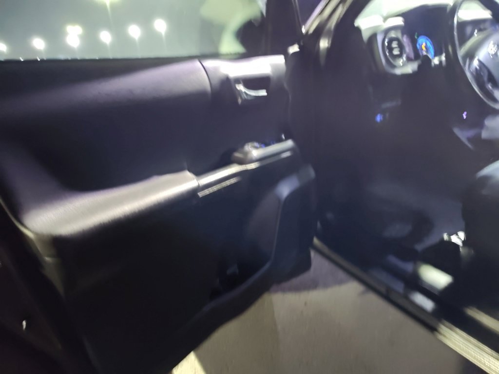Used 2016 Toyota Tacoma TRD Off-Road w/ Towing Package AWD/4WD image 9