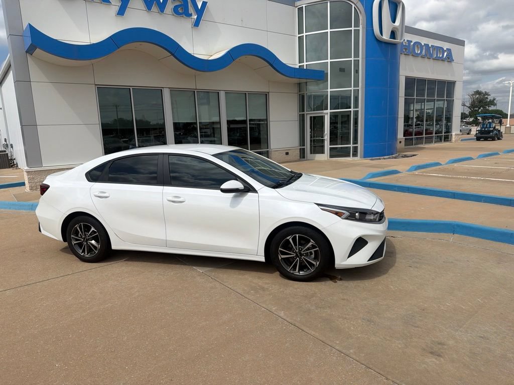 Used 2024 Kia Forte LXS w/ LXS Technology Package FWD image 2