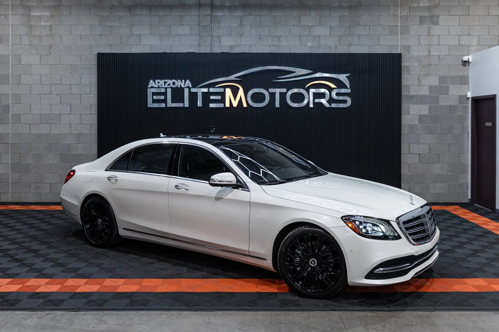 Used 2019 Mercedes-Benz S 560 Sedan image 2