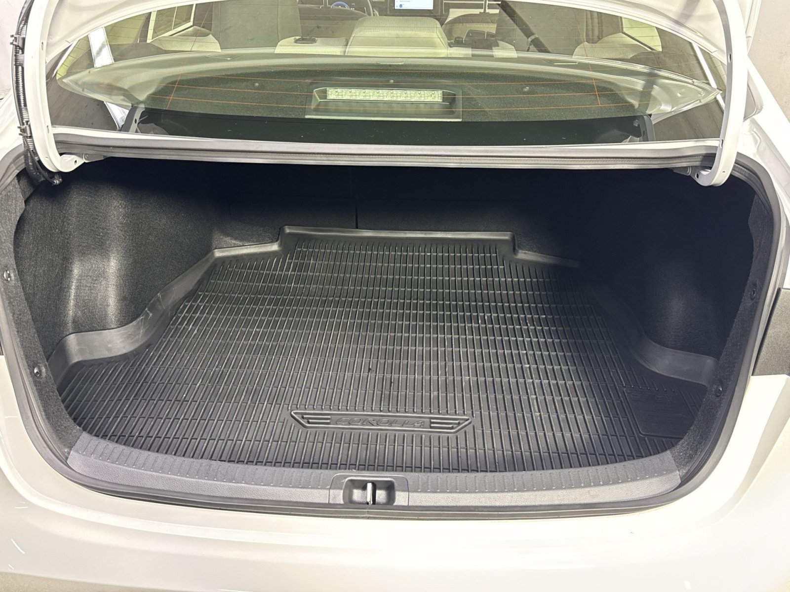 Used 2026 Toyota Corolla LE FWD image 37