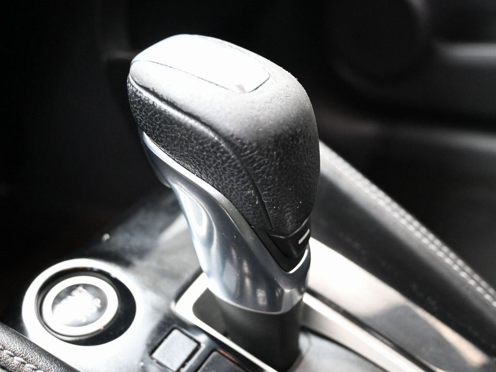 Used 2019 Nissan Kicks SR image 24