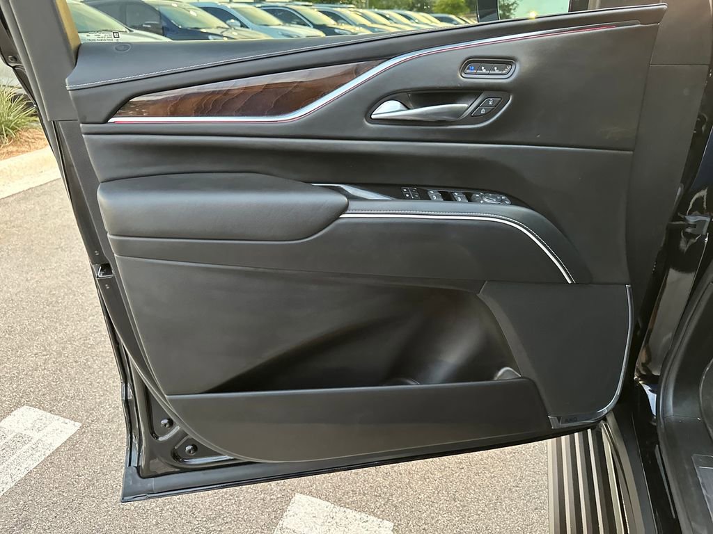 Used 2023 Cadillac Escalade ESV Sport Platinum w/ LPO, ONYX Package AWD/4WD image 17