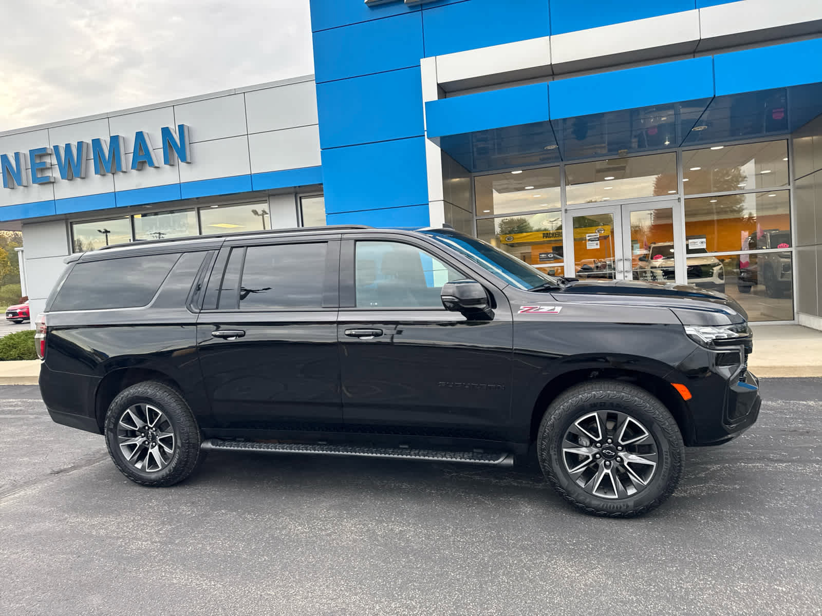Certified 2023 Chevrolet Suburban Z71 w/ Luxury Package image 2