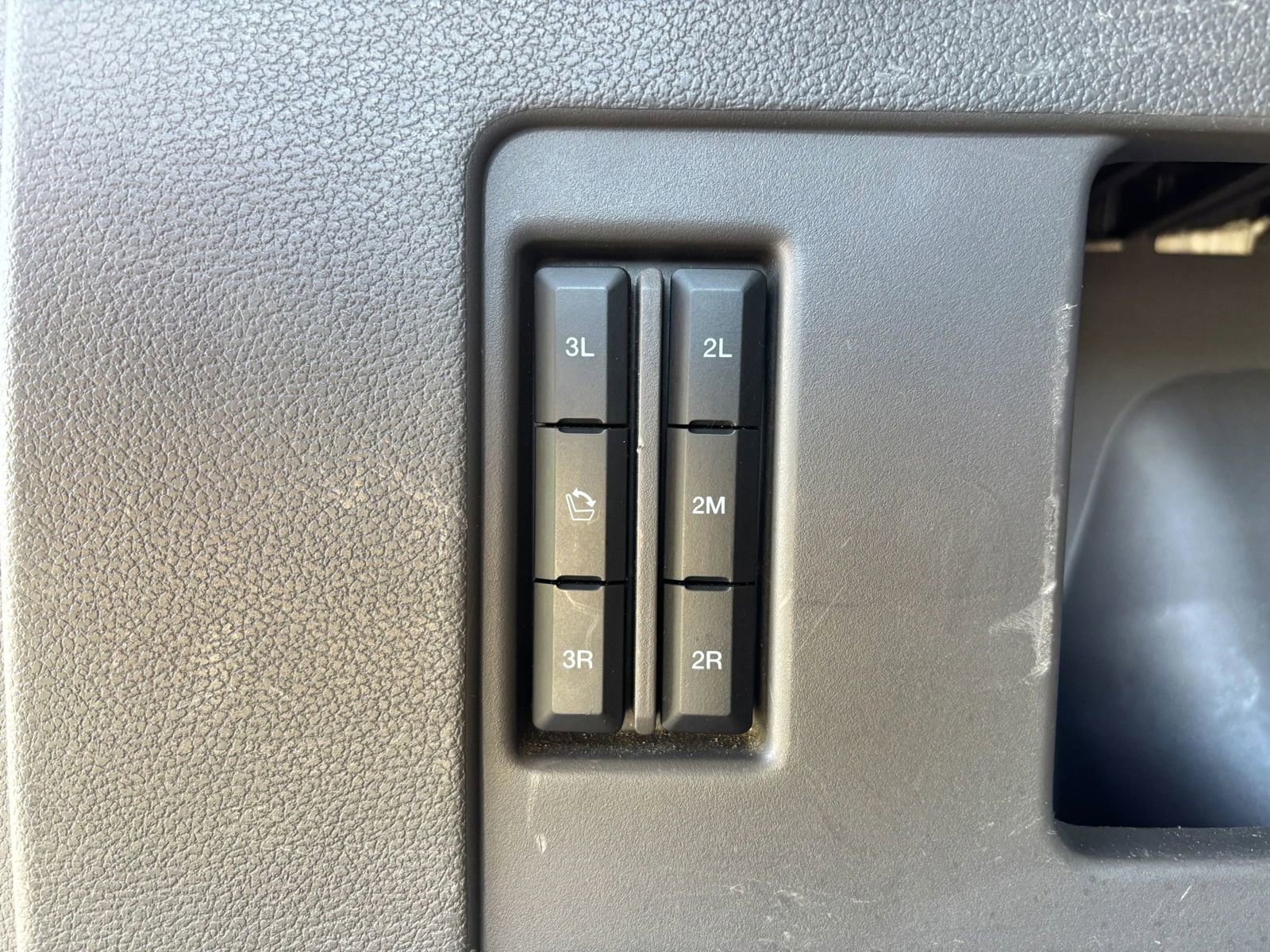 Used 2019 Ford Expedition Max Limited image 17