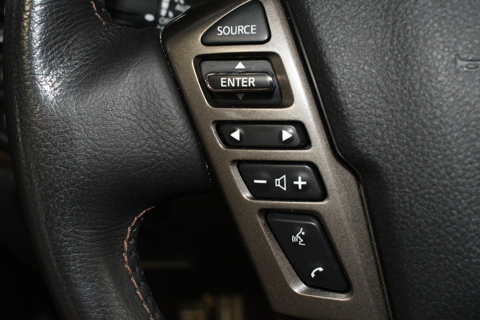 Used 2023 Nissan Titan Platinum Reserve w/ Moonroof Package AWD/4WD image 27