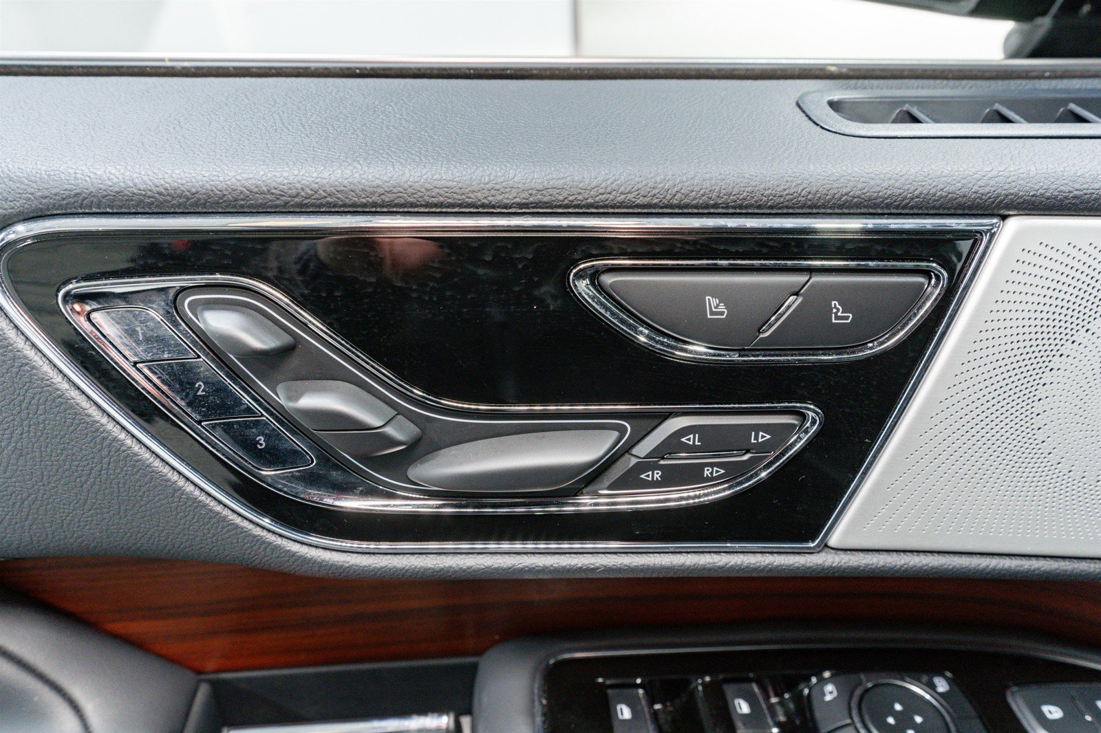 Used 2024 Lincoln Navigator Reserve w/ Equipment Group 201A image 14