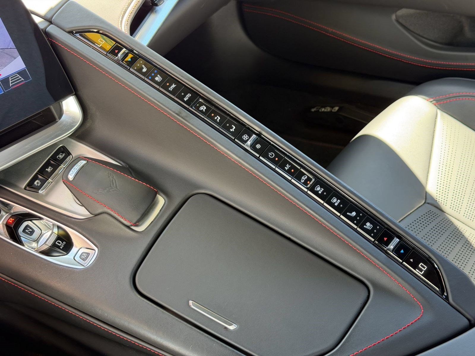 Used 2024 Chevrolet Corvette Z06 RWD image 18
