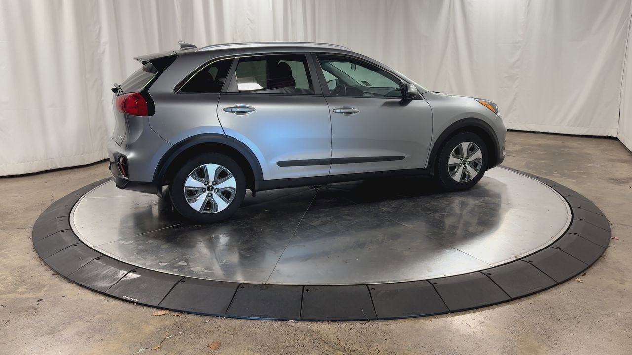 Certified 2022 Kia Niro LX image 2