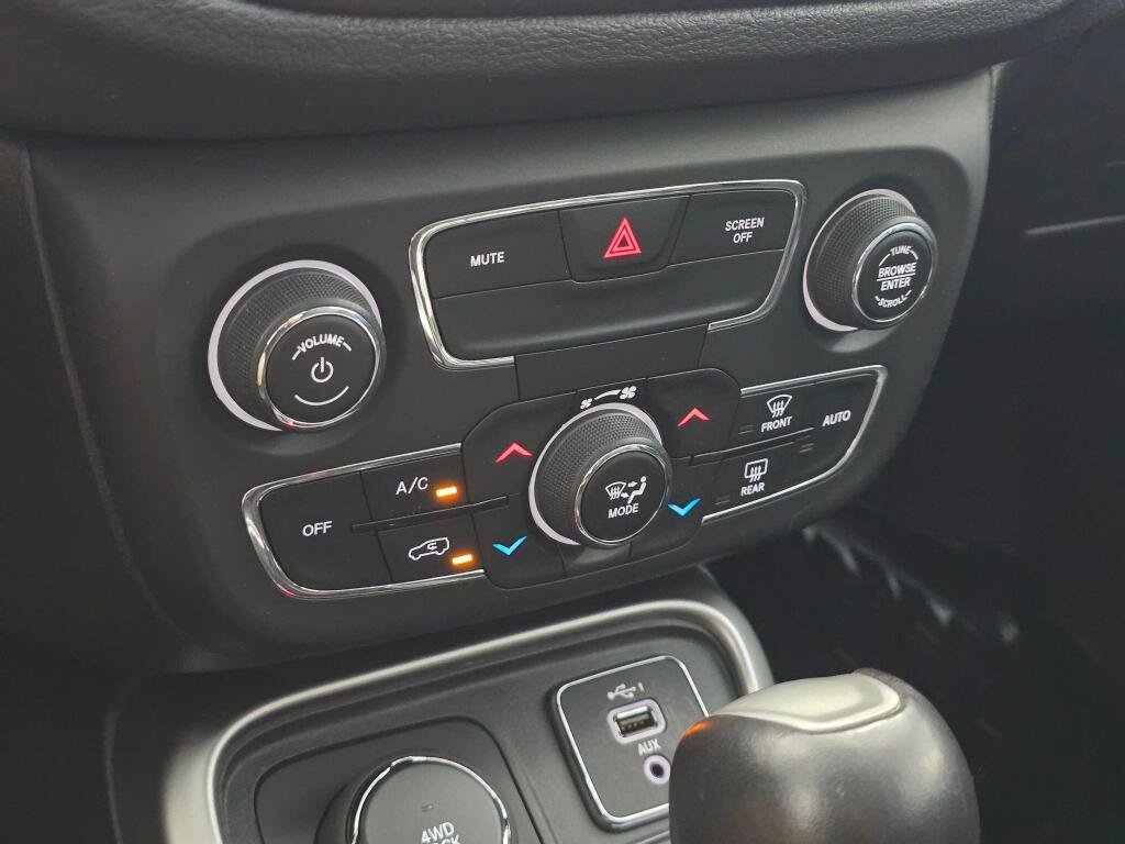 Used 2020 Jeep Compass Latitude AWD/4WD image 29