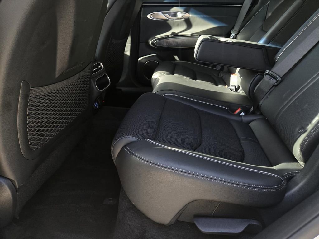 Used 2025 Genesis GV70 3.5T Sport image 15