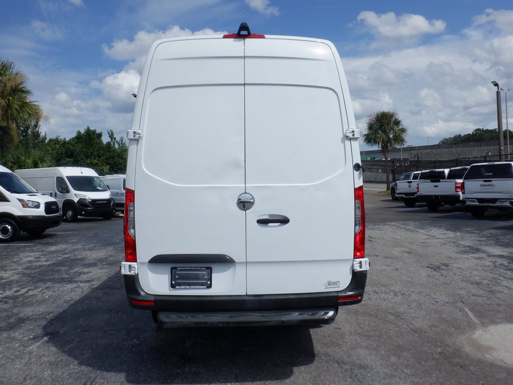Used 2020 Freightliner Sprinter 3500 RWD image 4