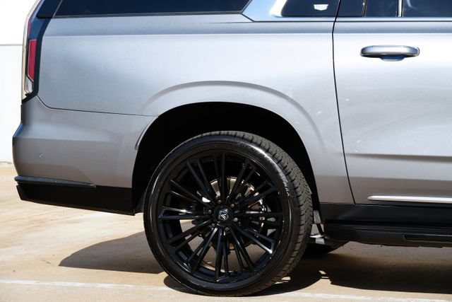 Used 2021 Cadillac Escalade ESV Premium Luxury w/ Performance Package AWD/4WD image 36