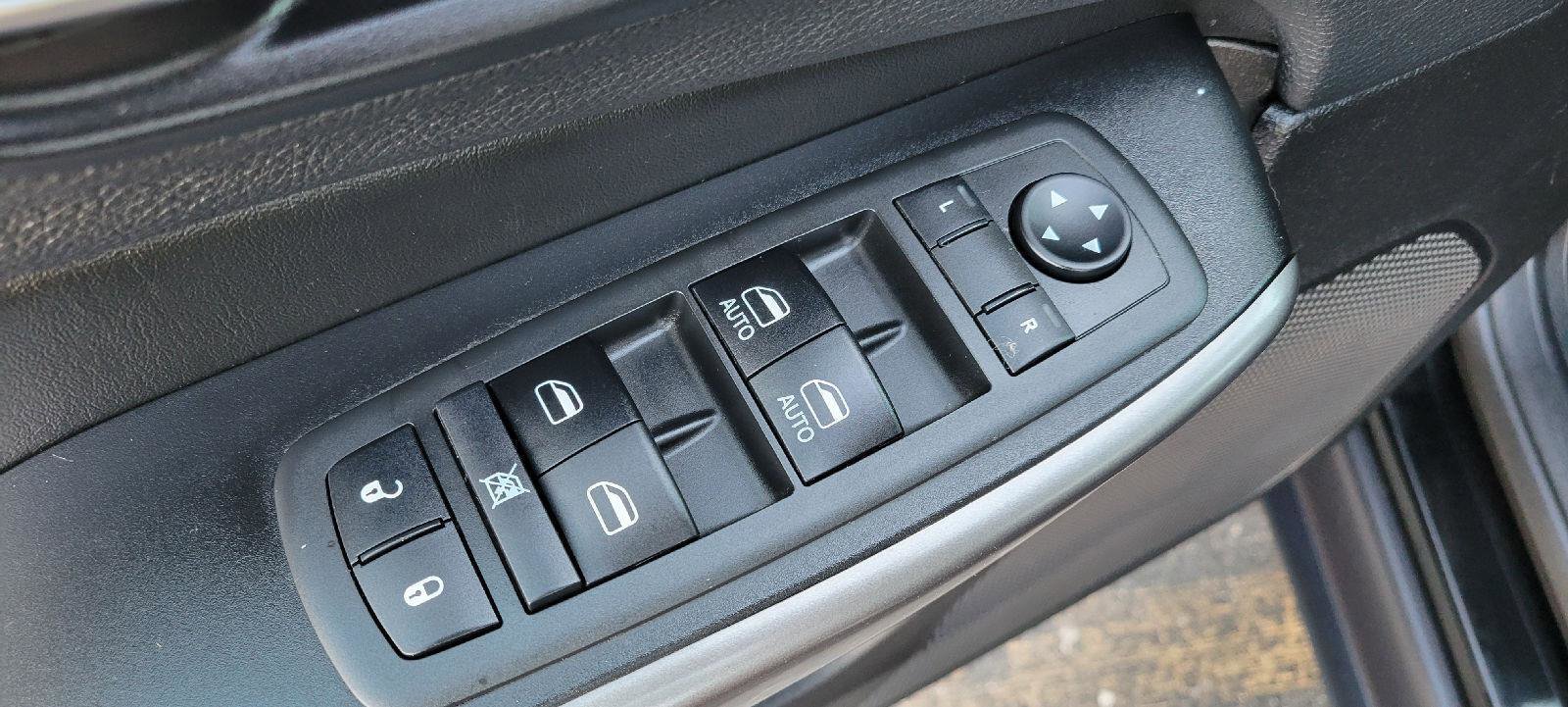 Used 2019 Jeep Cherokee Latitude Plus w/ Cold Weather Group image 7