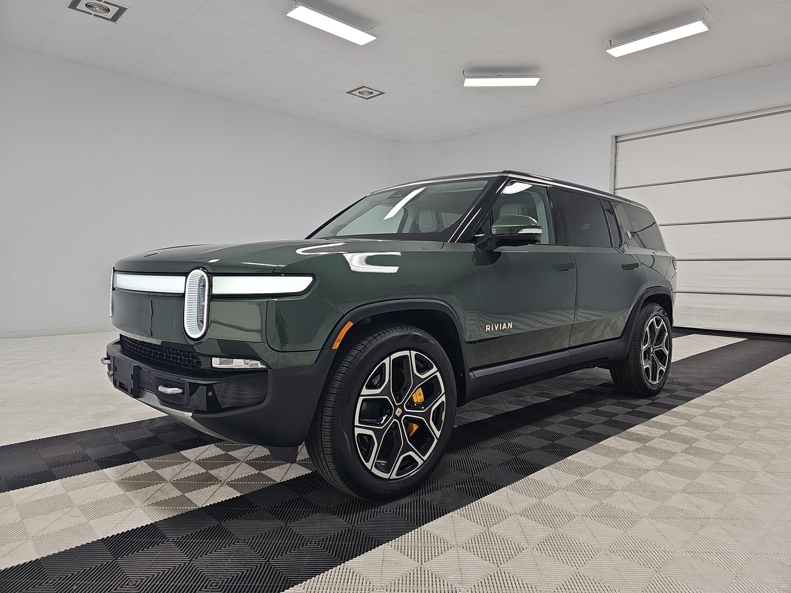 Used 2024 Rivian R1S Adventure AWD/4WD image 1