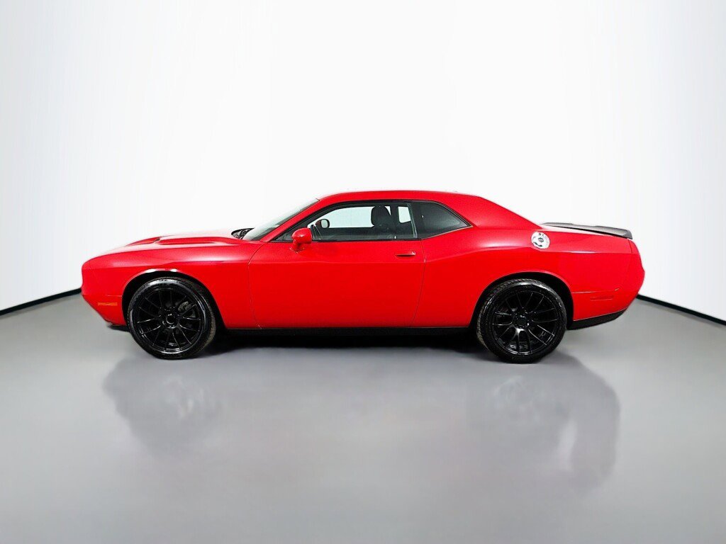Used 2023 Dodge Challenger SXT RWD image 2