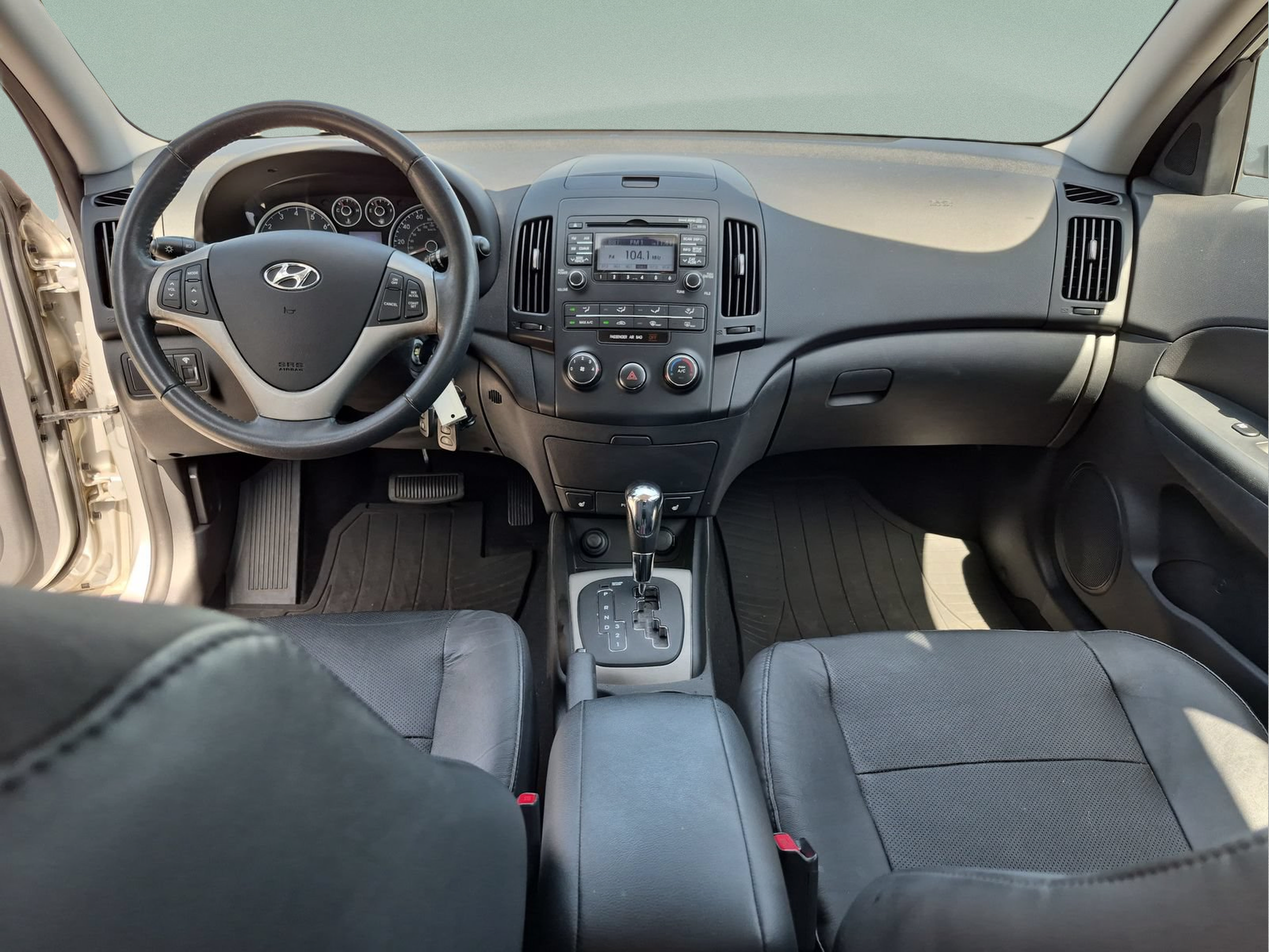 Used 2011 Hyundai Elantra FWD image 24