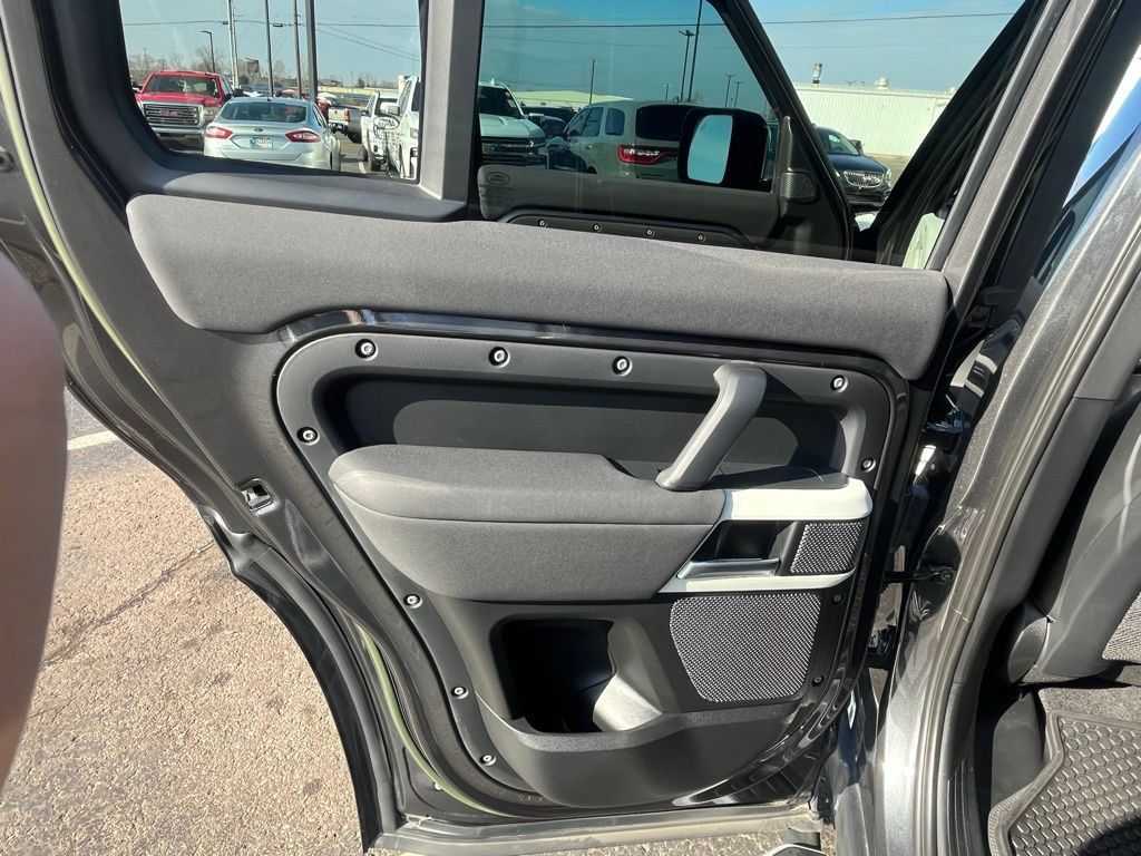 Used 2023 Land Rover Defender 110 SE AWD/4WD image 24