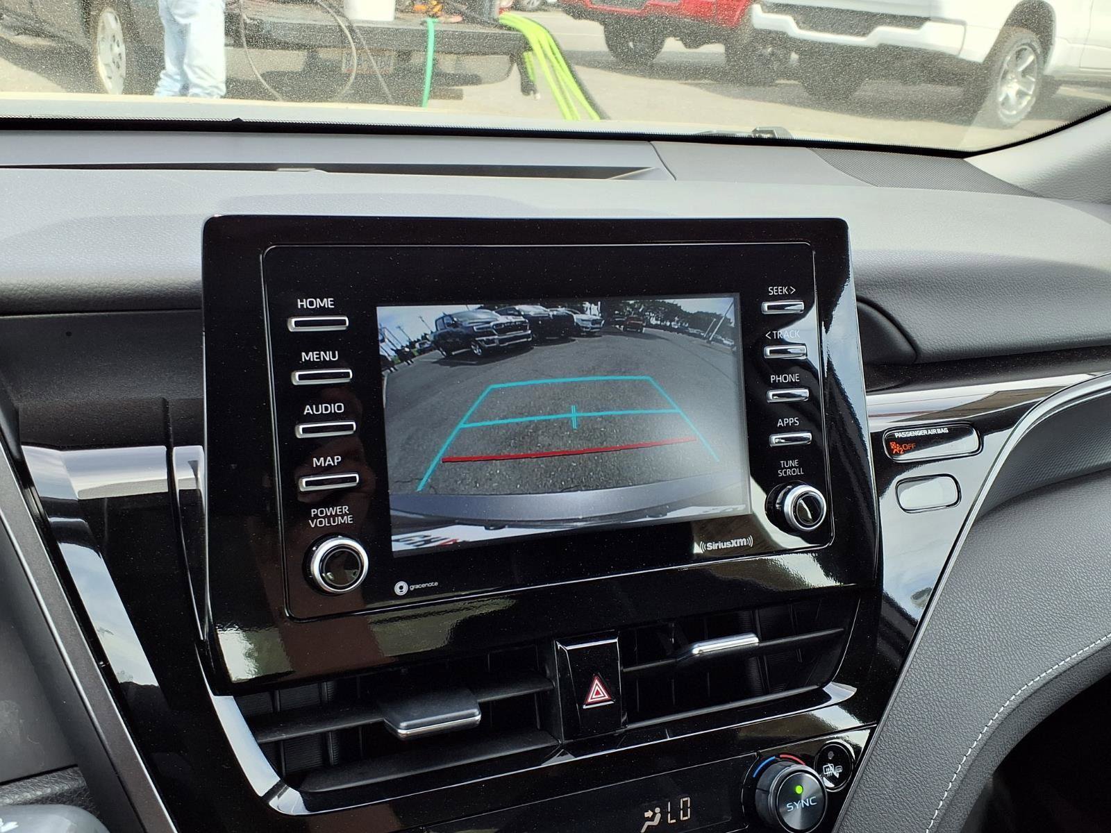 Used 2024 Toyota Camry SE FWD image 4