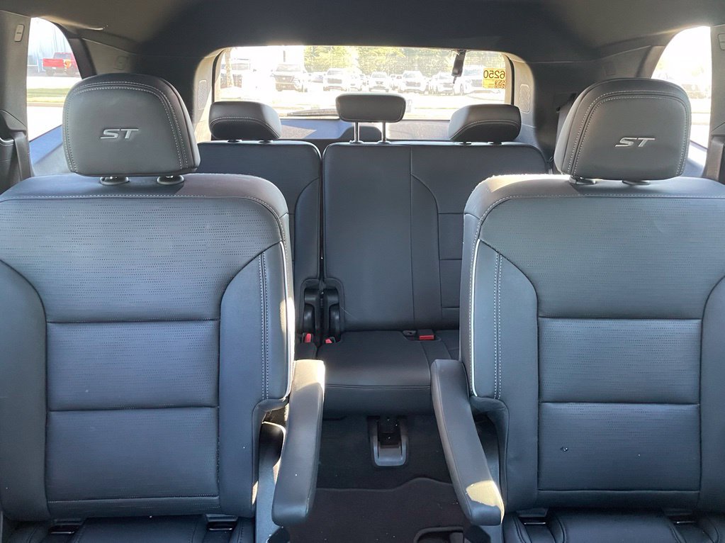 Used 2025 Buick Enclave Sport Touring w/ Power Package FWD image 26