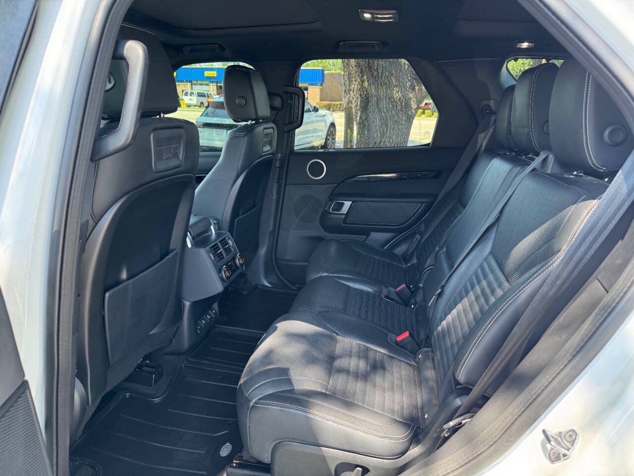 Used 2022 Land Rover Discovery S AWD/4WD image 12