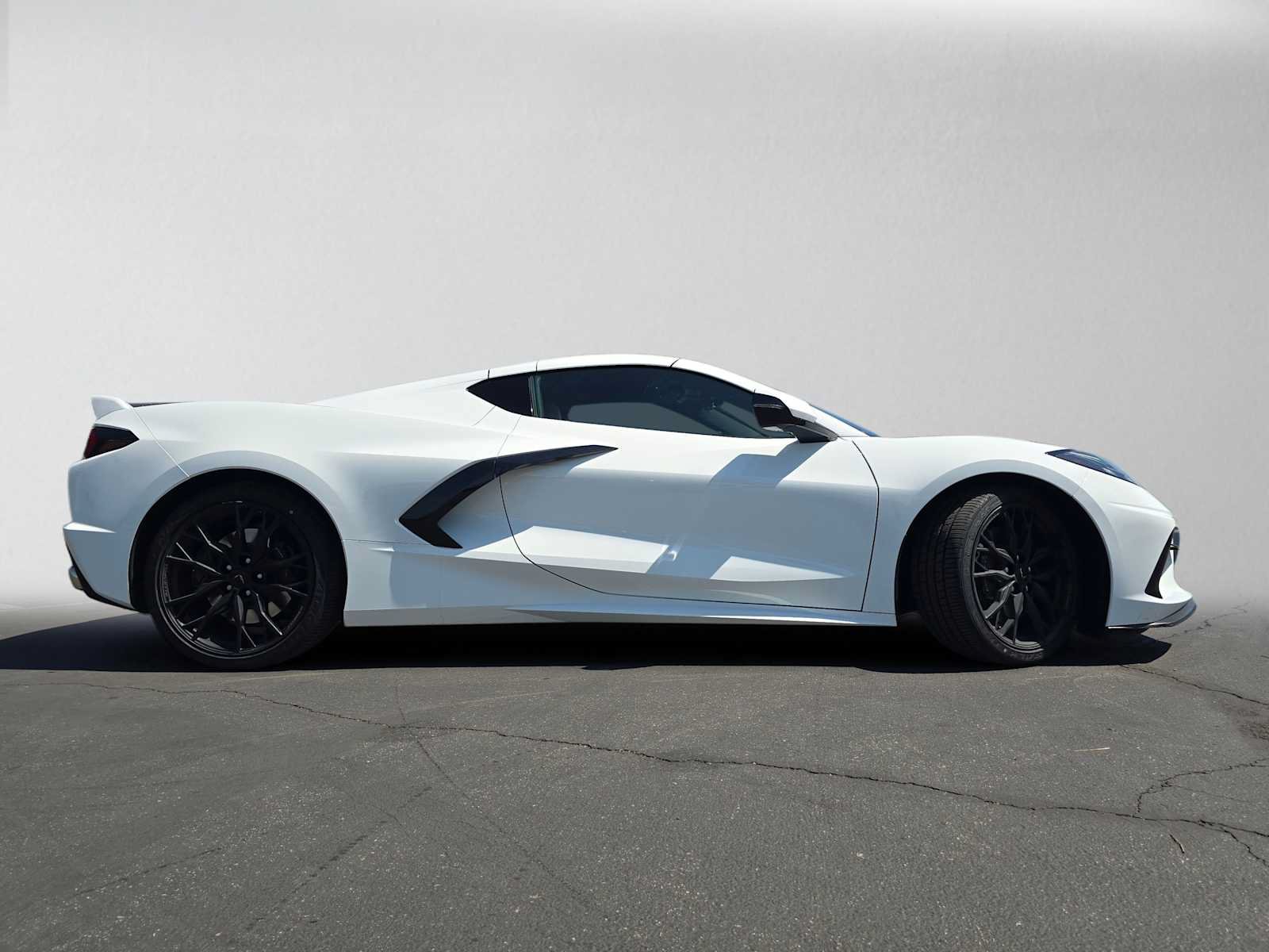 Used 2024 Chevrolet Corvette Stingray Preferred Cpe w/ Z51 Performance Package RWD image 2
