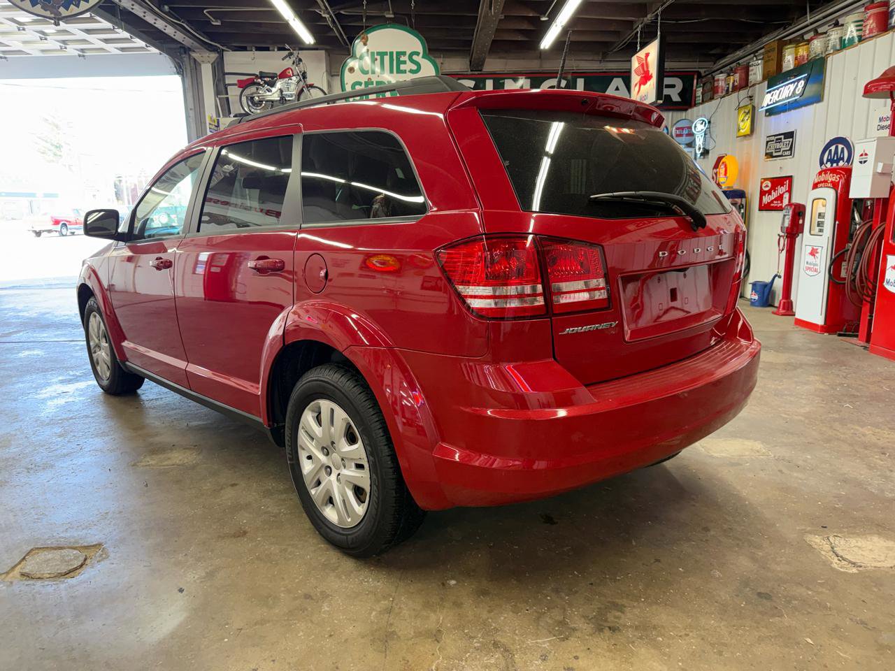 Used 2019 Dodge Journey SE FWD image 3