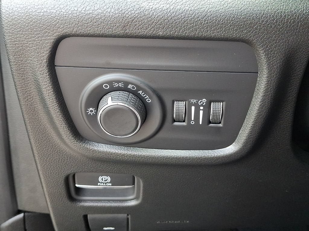 Used 2024 Jeep Grand Cherokee Laredo X AWD/4WD image 28