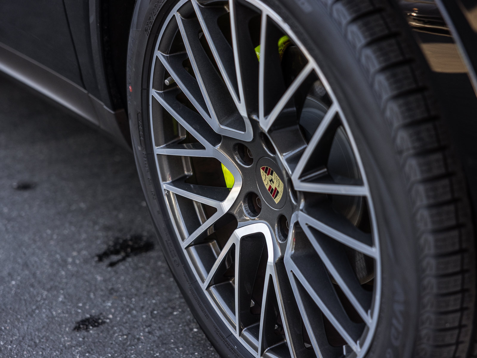 Certified 2023 Porsche Cayenne Platinum Edition AWD/4WD image 30