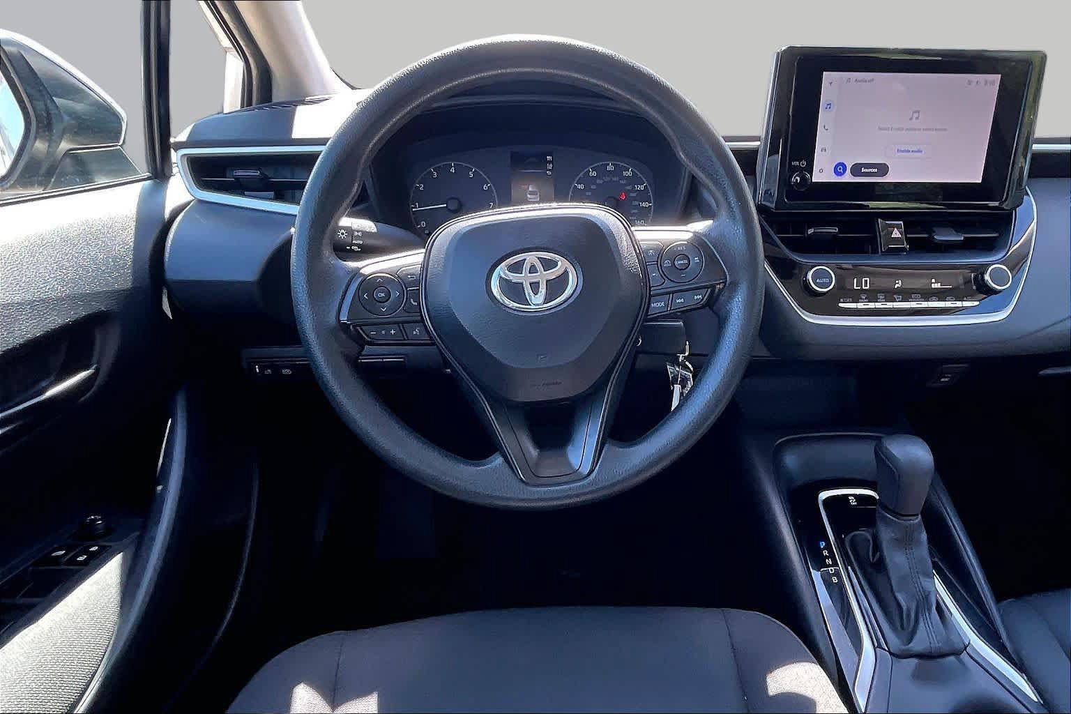Used 2025 Toyota Corolla LE FWD image 6
