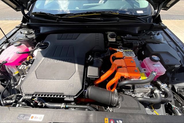 New 2025 Hyundai Elantra Limited image 11