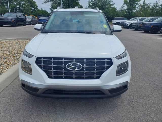 Certified 2025 Hyundai Venue SEL FWD image 3
