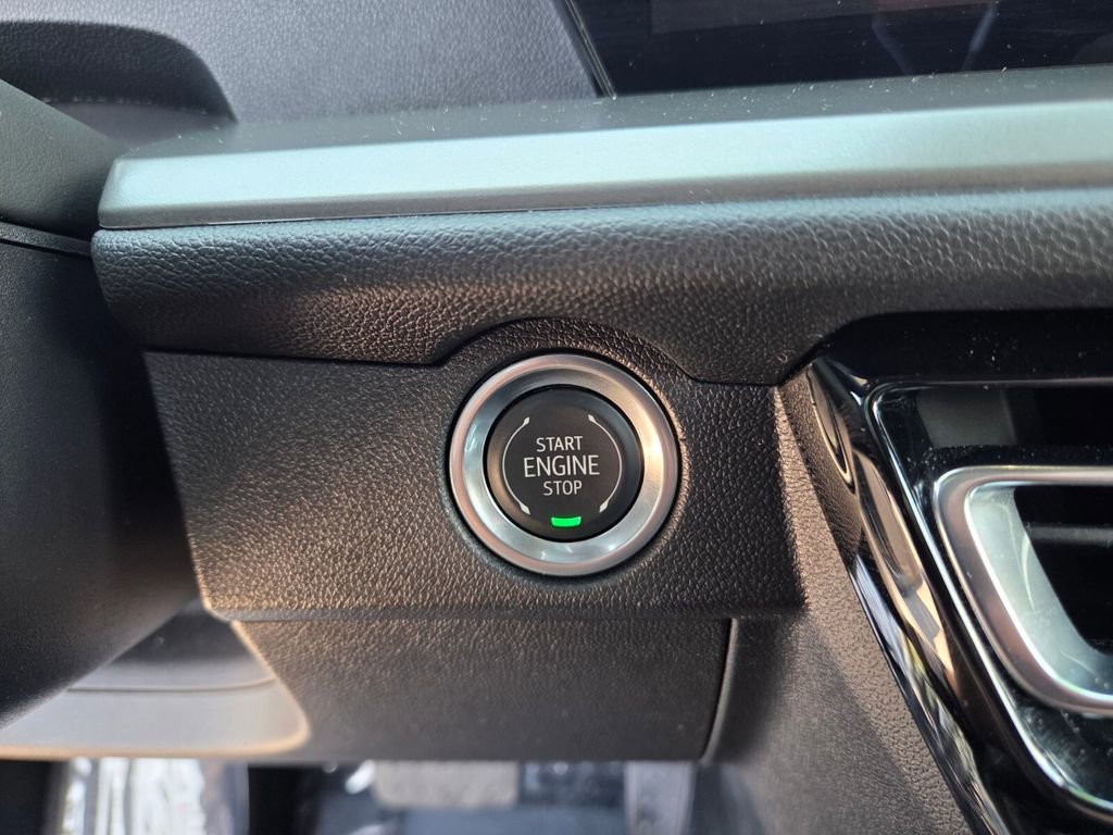 Used 2025 Chevrolet Traverse LT FWD image 26
