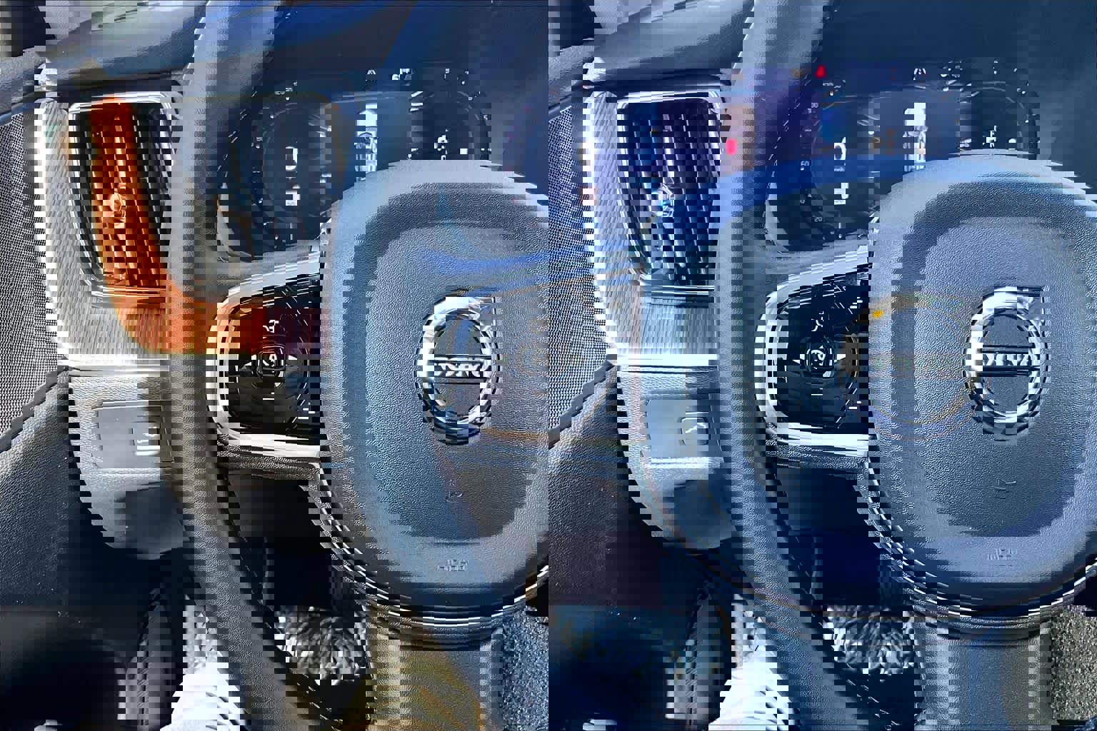 Used 2024 Volvo XC60 B5 Plus w/ Climate Package image 23