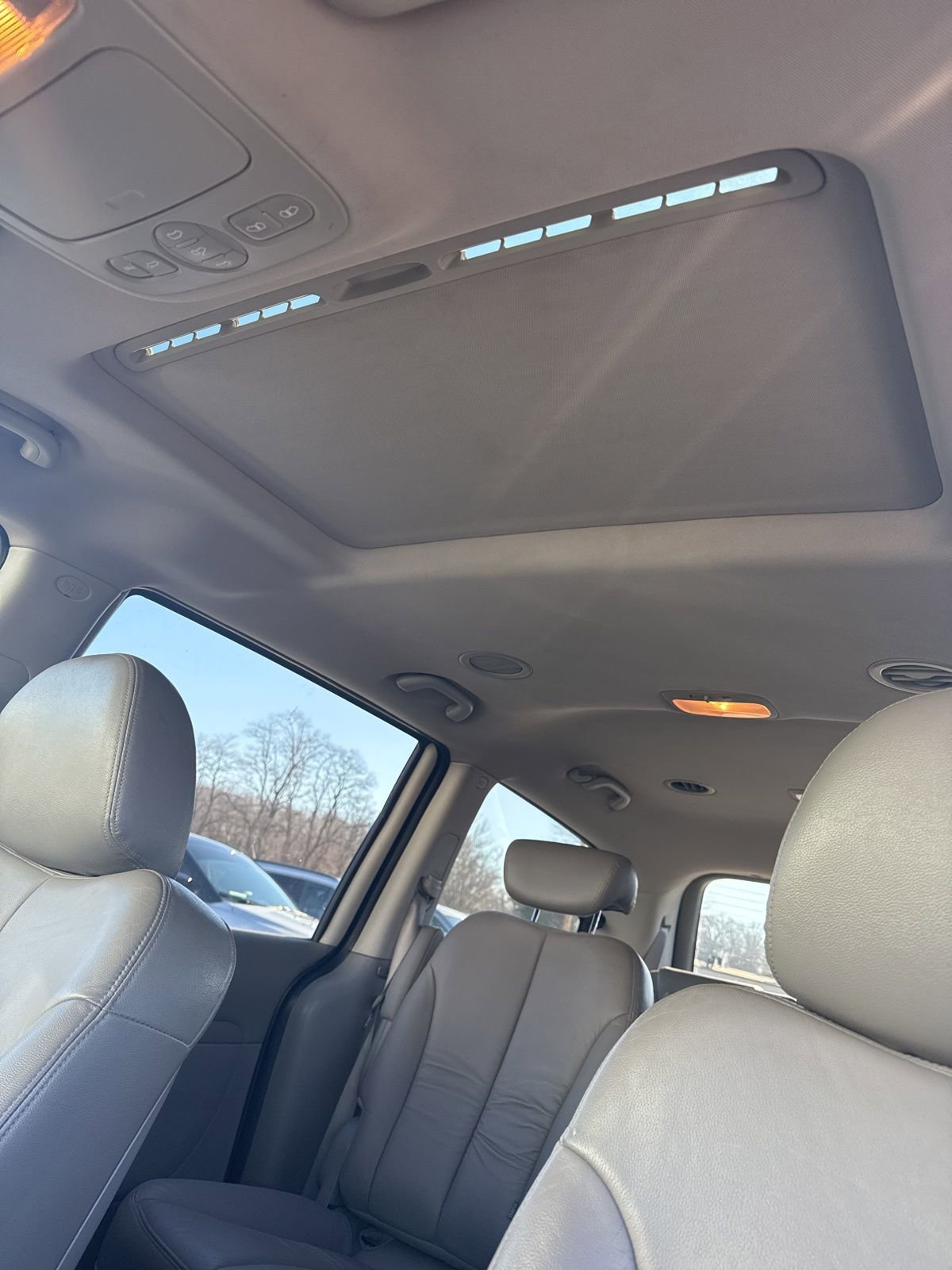 Used 2010 Kia Sedona EX w/ Luxury Pkg image 11