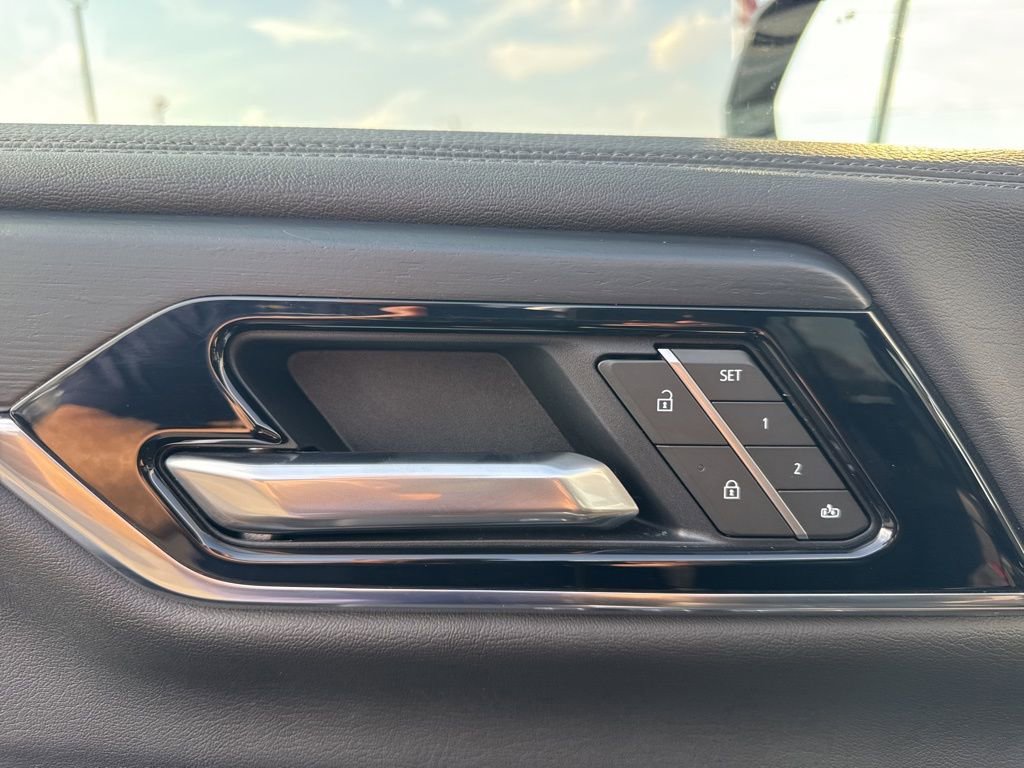 Used 2025 GMC Yukon Denali image 11